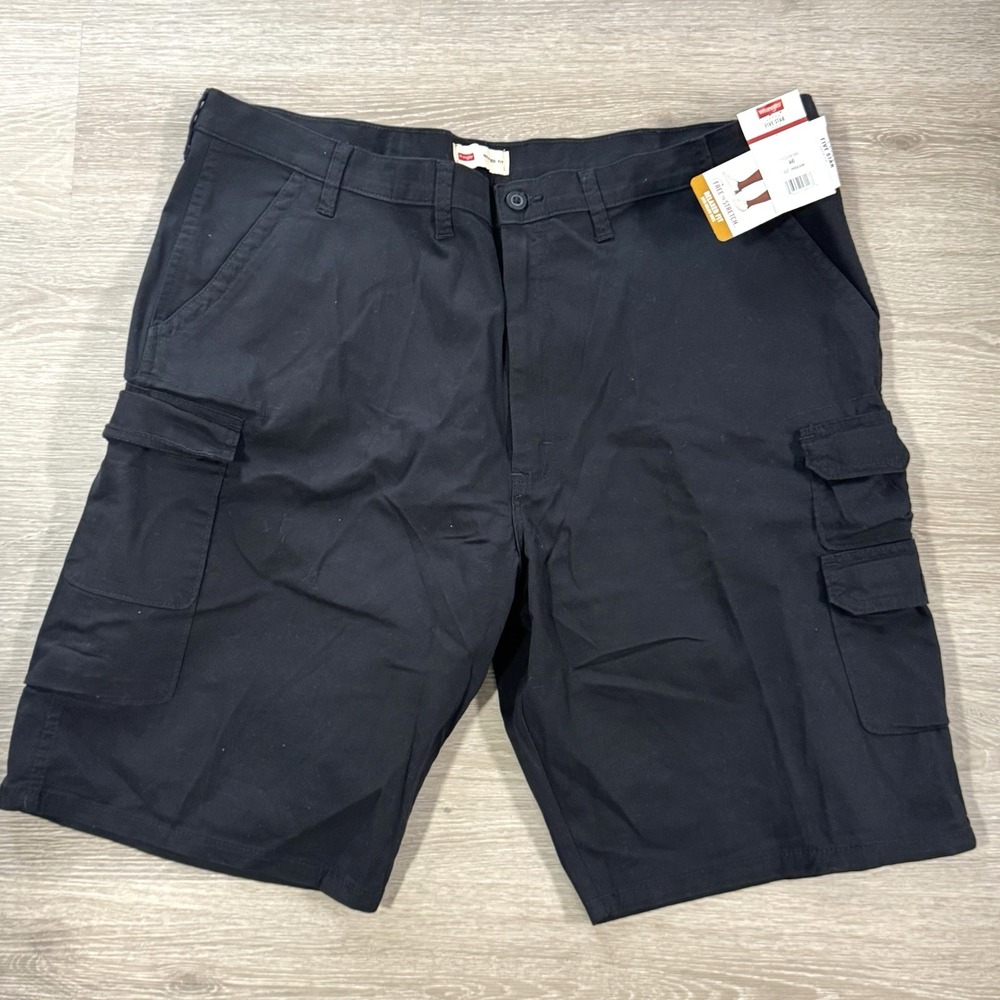 NWT Wrangler Black Five Star Relaxed Fit Cargo Shorts Men's Size 46
